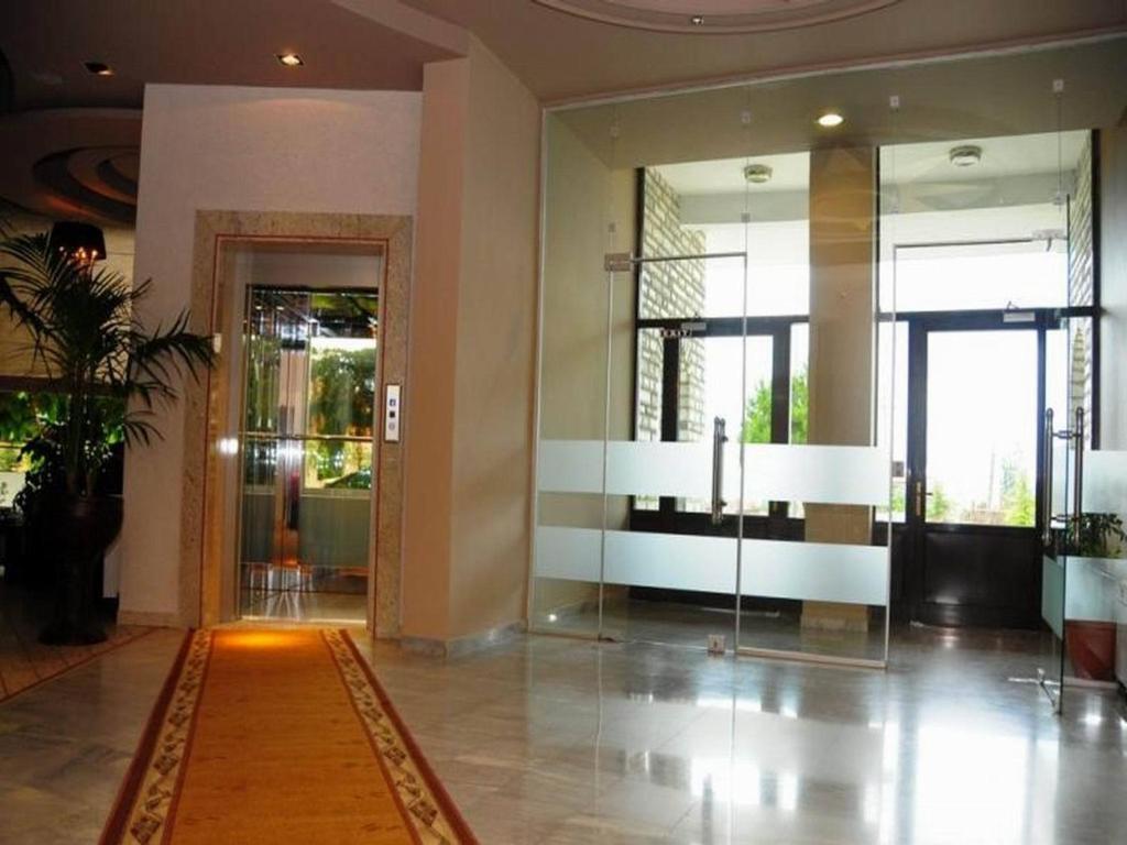 Hotel George Korce Exterior photo